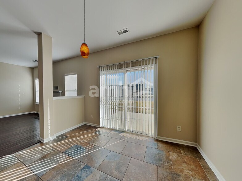 Building Photo - 6352 Hedgewood Ln