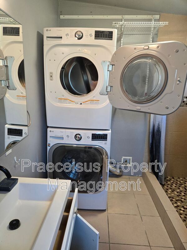 Building Photo - 37 E J St