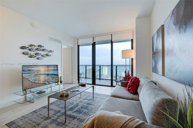 Building Photo - 121 NE 34th St