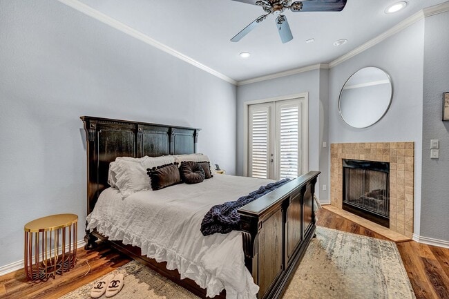 Building Photo - Gorgeous Townhome in The Villas of Hollytree!