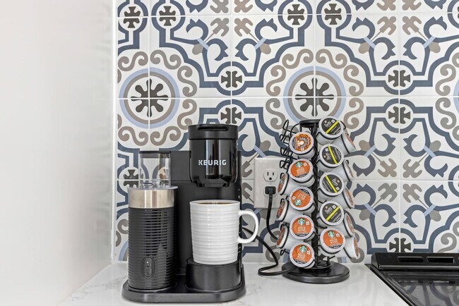 Building Photo - 4456 Luke Ave