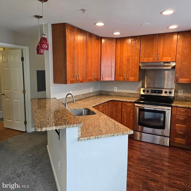 Building Photo - 5814 Wyndham Cir