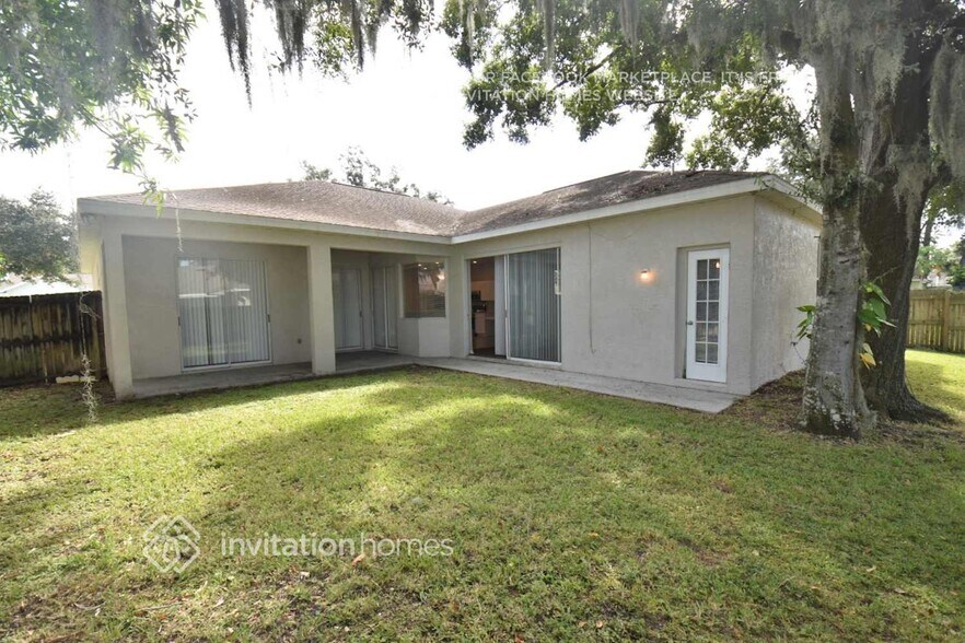 Building Photo - 12908 Lake Ventana Dr