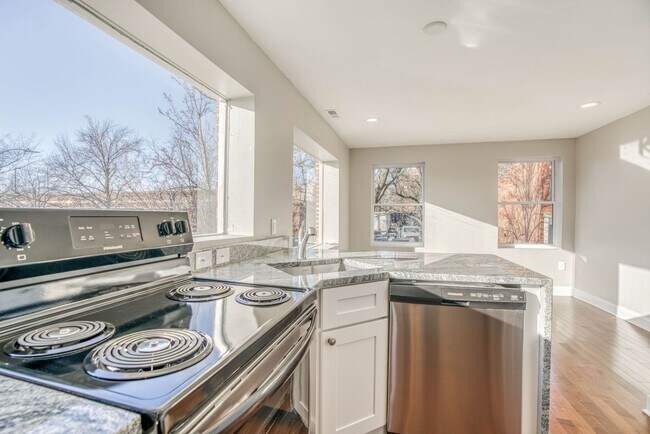 Building Photo - 1623 E Baltimore St