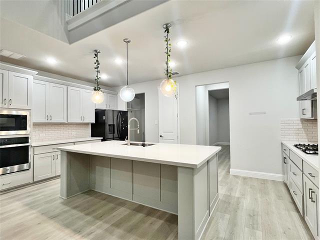 Building Photo - 2124 Esher Dr