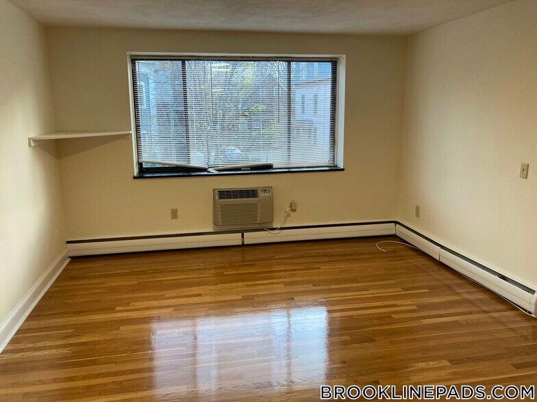 Building Photo - 222 Babcock St