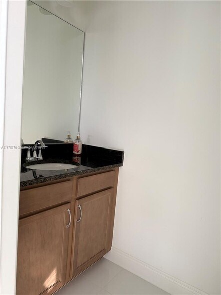 Building Photo - 11460 SW Pietra Way