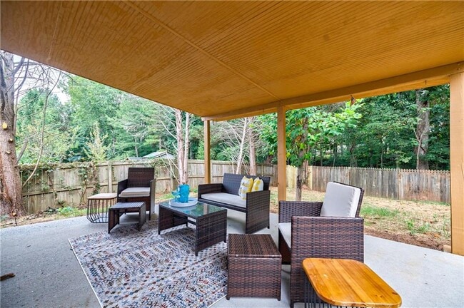 Building Photo - 5195 Hillcrest Glenn Dr