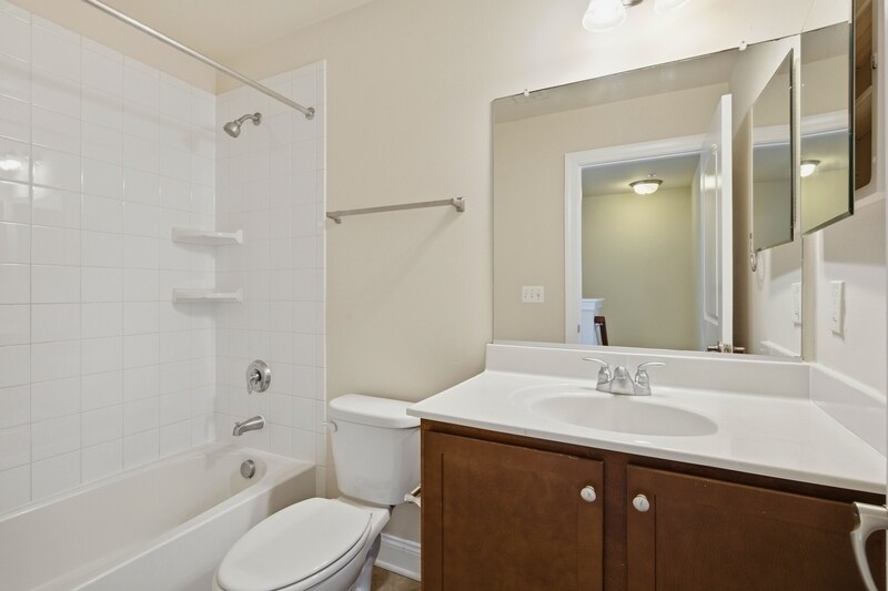 Building Photo - 300 Camillia Pl