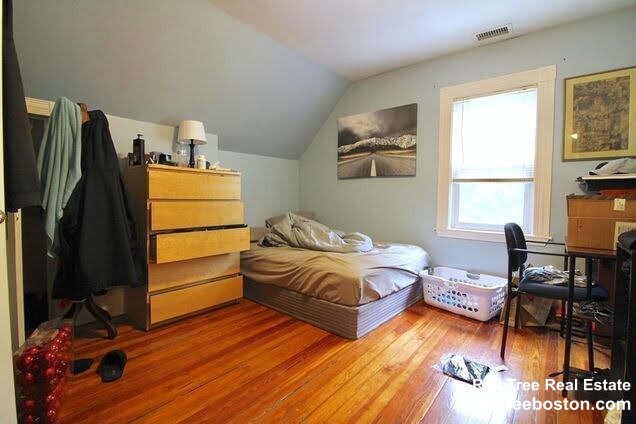 Building Photo - 24 Burton St