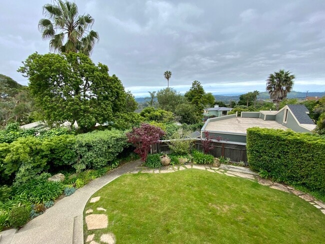 Building Photo - Beautiful 3 Bedroom Mission Canyon Home wi...