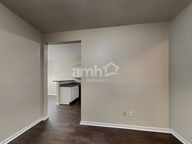 Building Photo - 15476 Old Pond Cir