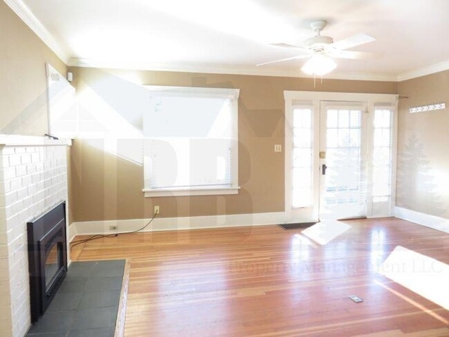 Building Photo - Stunning 2 bd 1 ba House with a basement a...