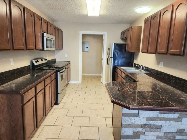 Building Photo - 412 W University Dr