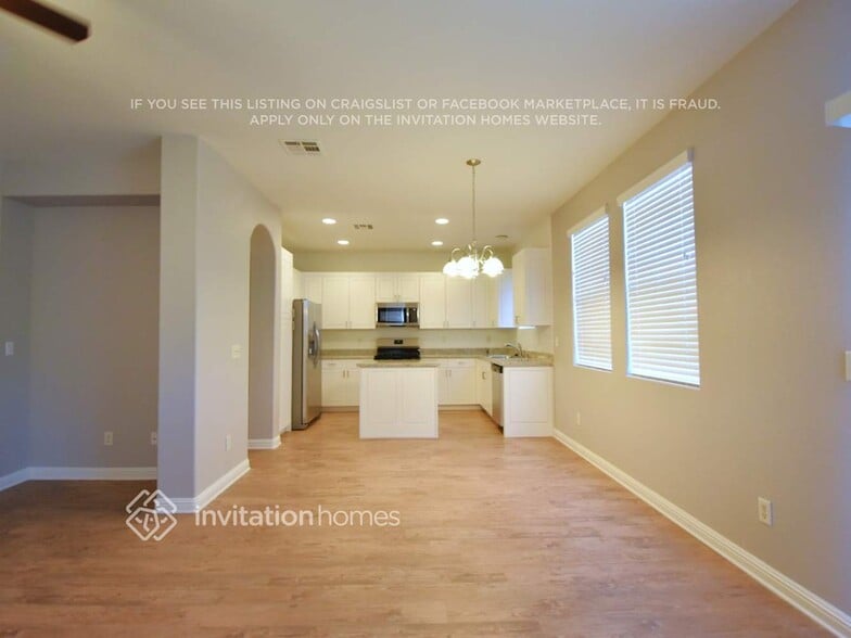 Building Photo - 4028 Villeroy Ave