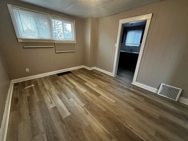 Building Photo - 3 Bedroom Home in Gary