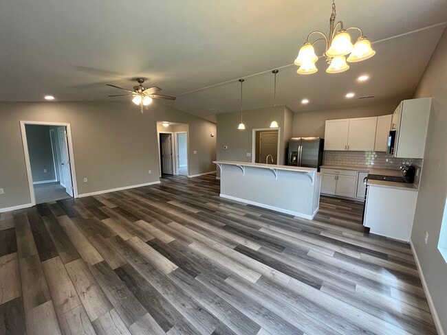 Building Photo - 118 Burgundy Dr