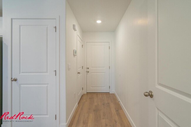 Building Photo - Dog Friendly! 3 Bedroom 2 Bathroom Townhome in Long Valley.