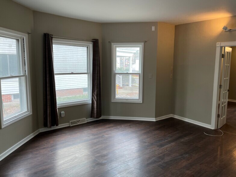 Building Photo - 412 Kenwood Ave