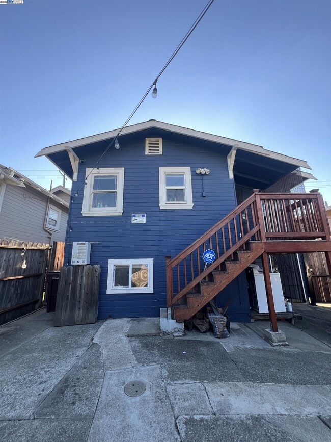 Building Photo - 3720 Lyon Ave