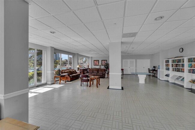 Building Photo - 405 N Ocean Blvd