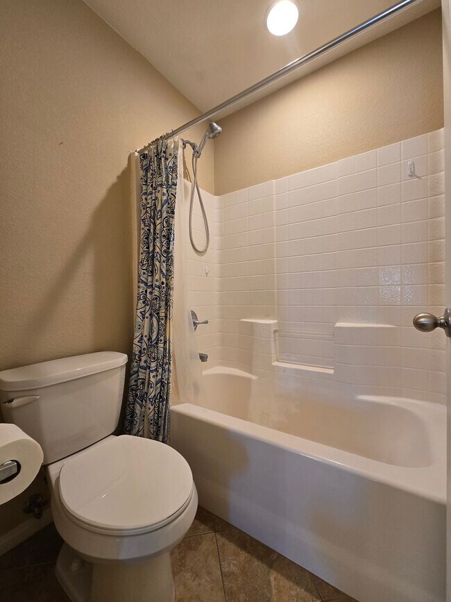 Building Photo - An Amazing 3 Bedroom Home in South East Las Vegas.