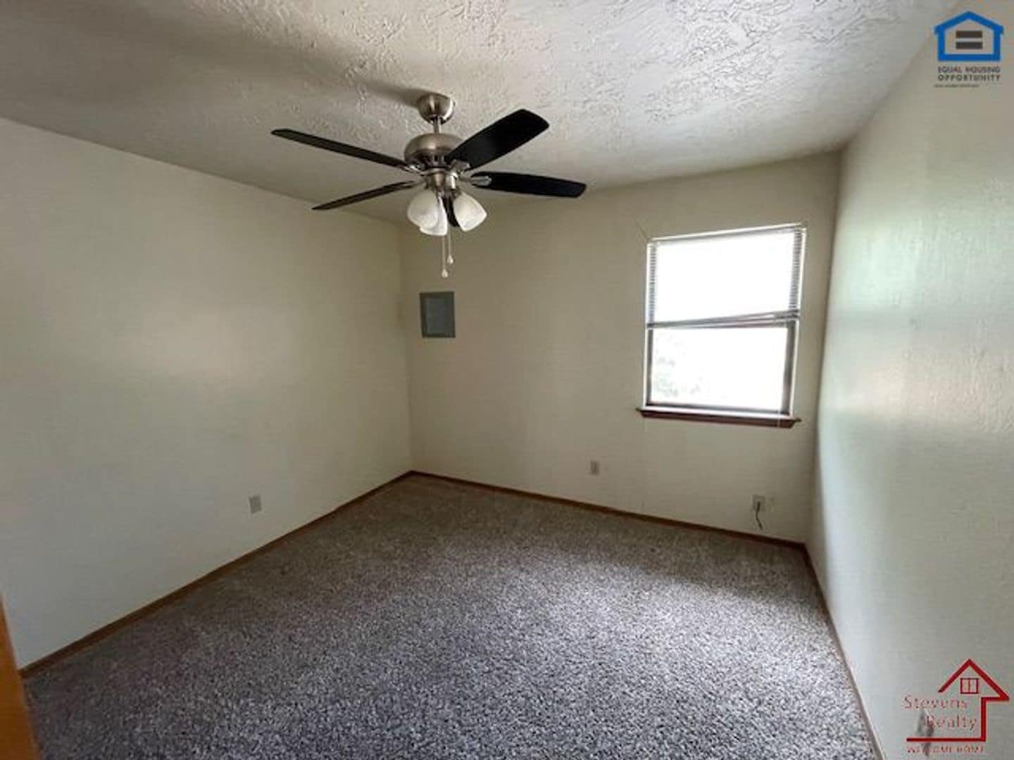 Building Photo - 1912 SW D Ave