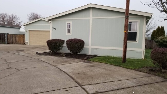 Building Photo - 33188 Fuchsia Ln
