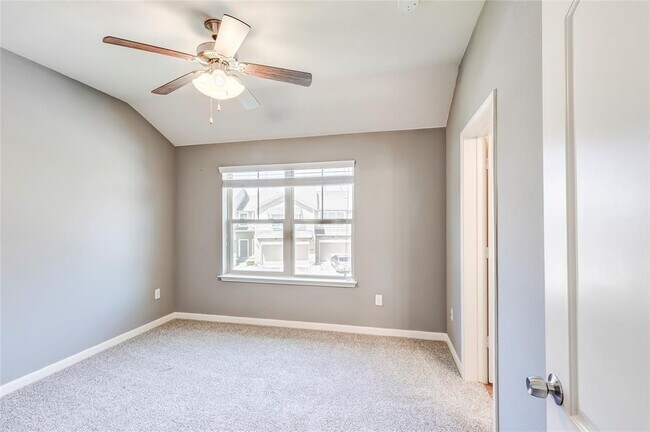 Building Photo - 1620 Bryant Dr
