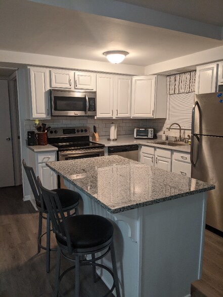 Building Photo - 108 Orris St