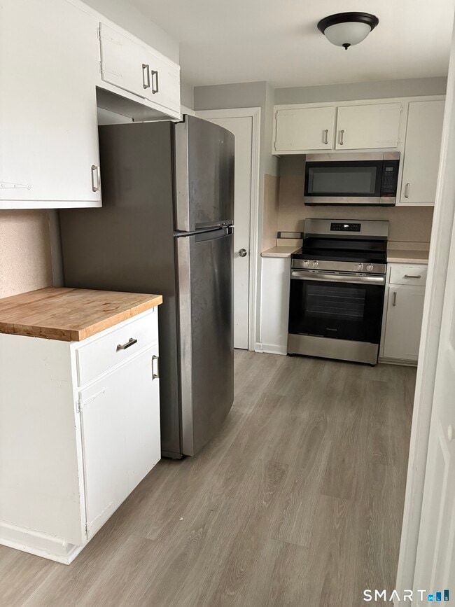 Building Photo - 832 Milford Point Rd