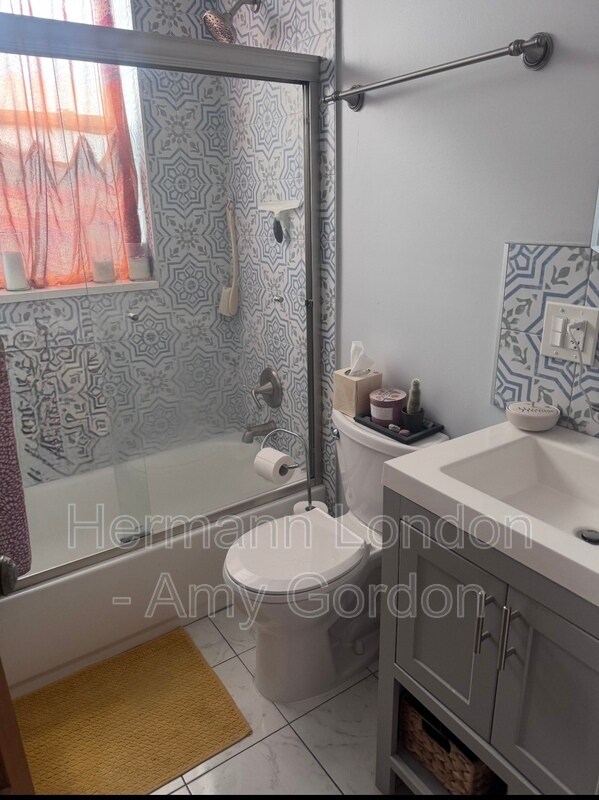 Building Photo - 3918 Flad Ave