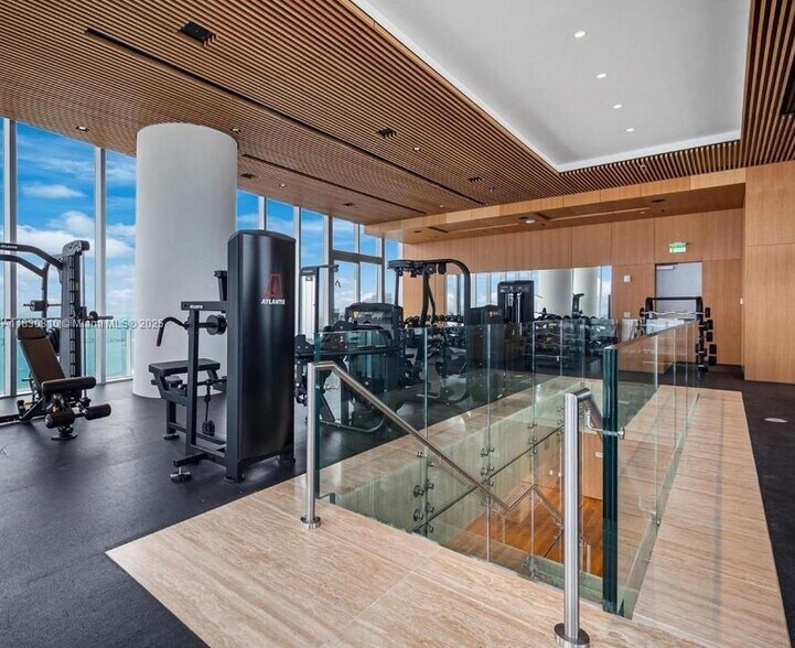Building Photo - 300 Biscayne Boulevard Way