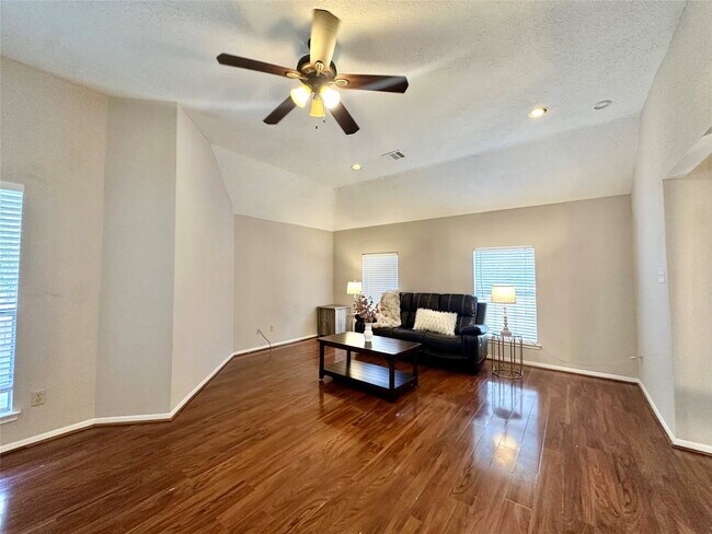 Building Photo - Sheffield Drive, Missouri City, TX 77459 - 4 BR 2.5 BA single-family home