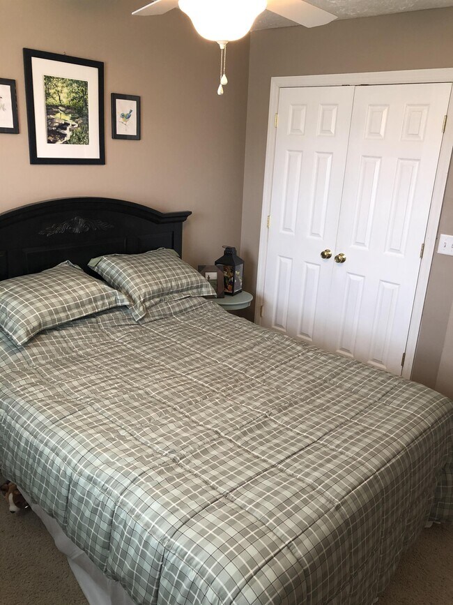 Building Photo - 2020 Grandview Dr