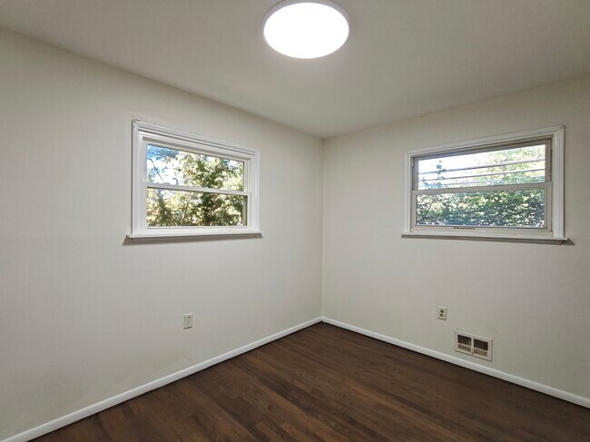 Building Photo - 20 N New Prospect Rd