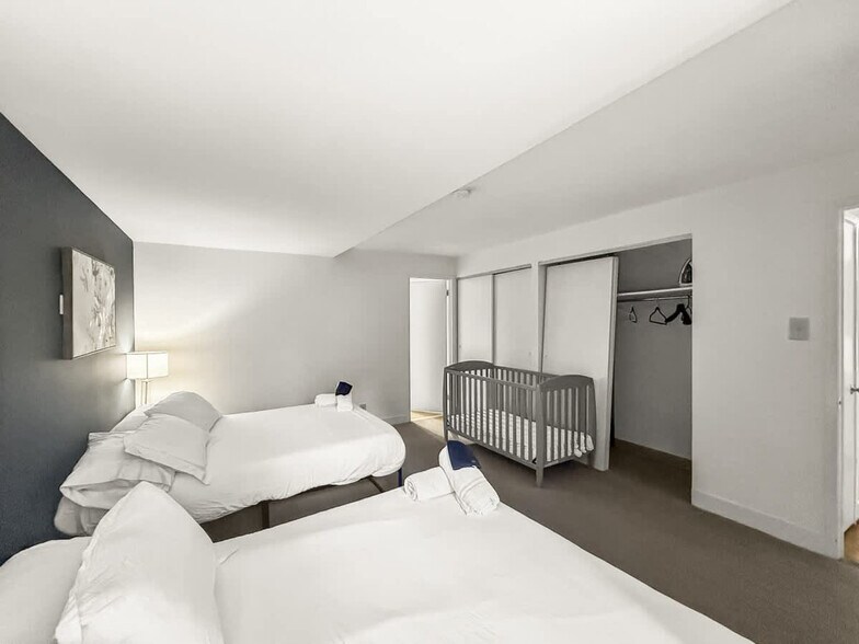 Building Photo - 111-23 N 15th St