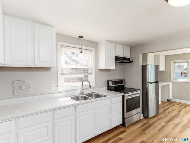 Building Photo - 97 Brussels Ave