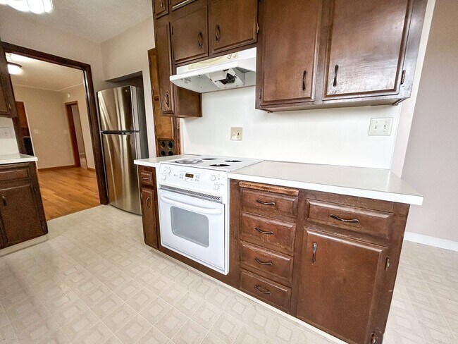 Building Photo - 1550 Corina Dr SE