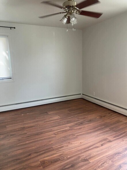 Building Photo - 114 1st St