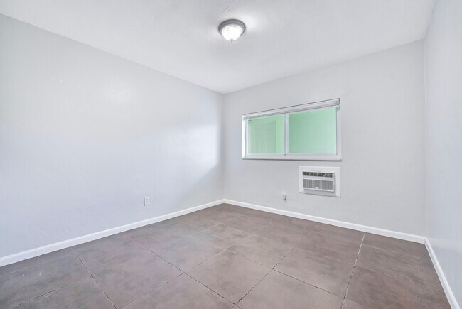 Building Photo - 521 NE 82nd Terrace