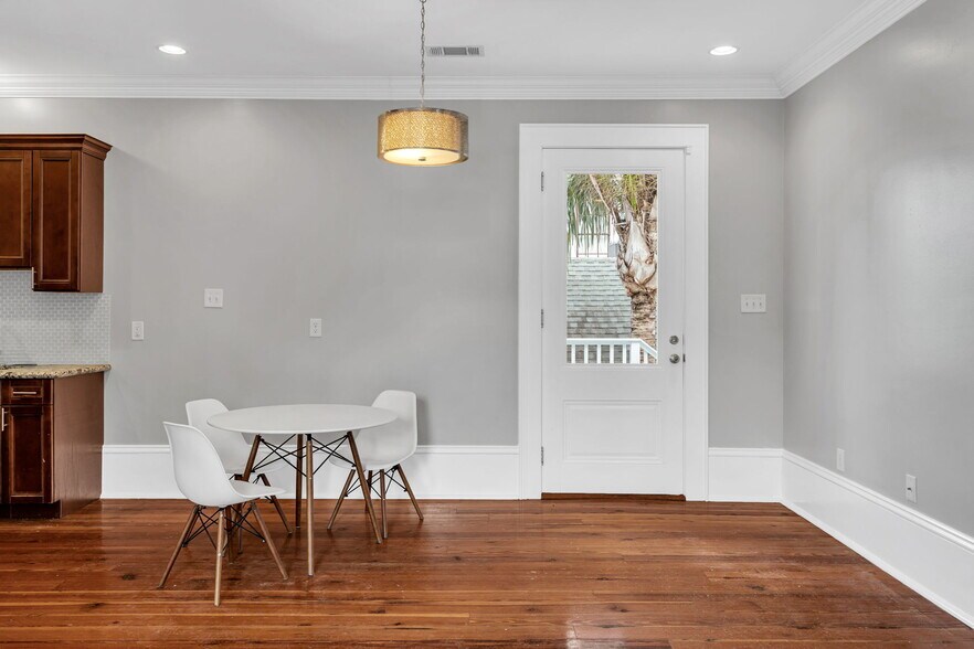 Building Photo - 1836 Baronne St