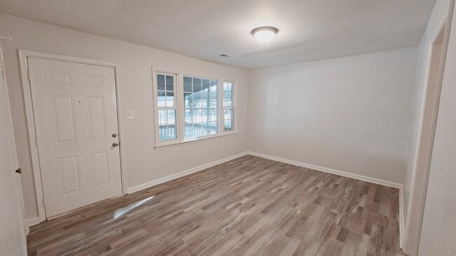 Building Photo - 1110 Pinecrest Ave NW