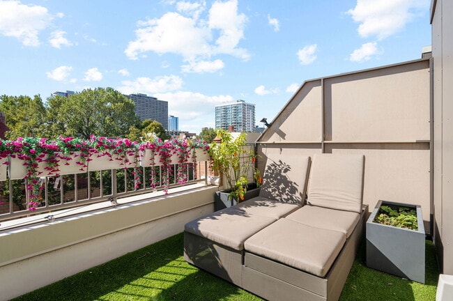 Building Photo - 232 E 18th St