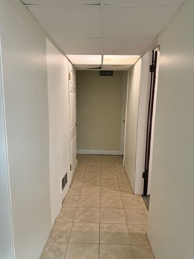 Building Photo - House For Lease