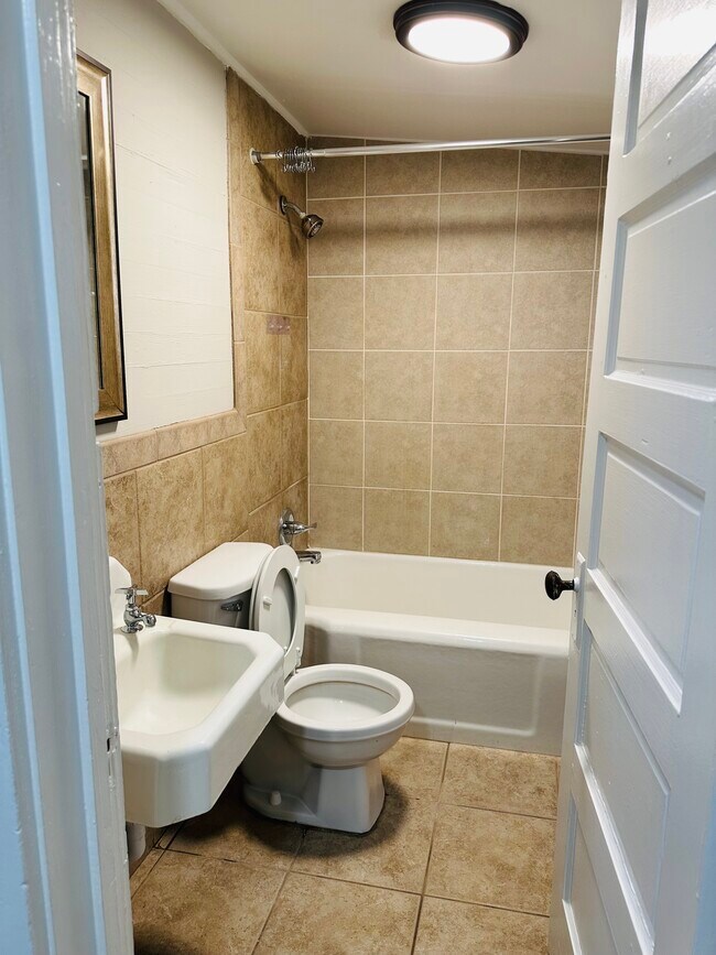 Building Photo - 316 Knight St