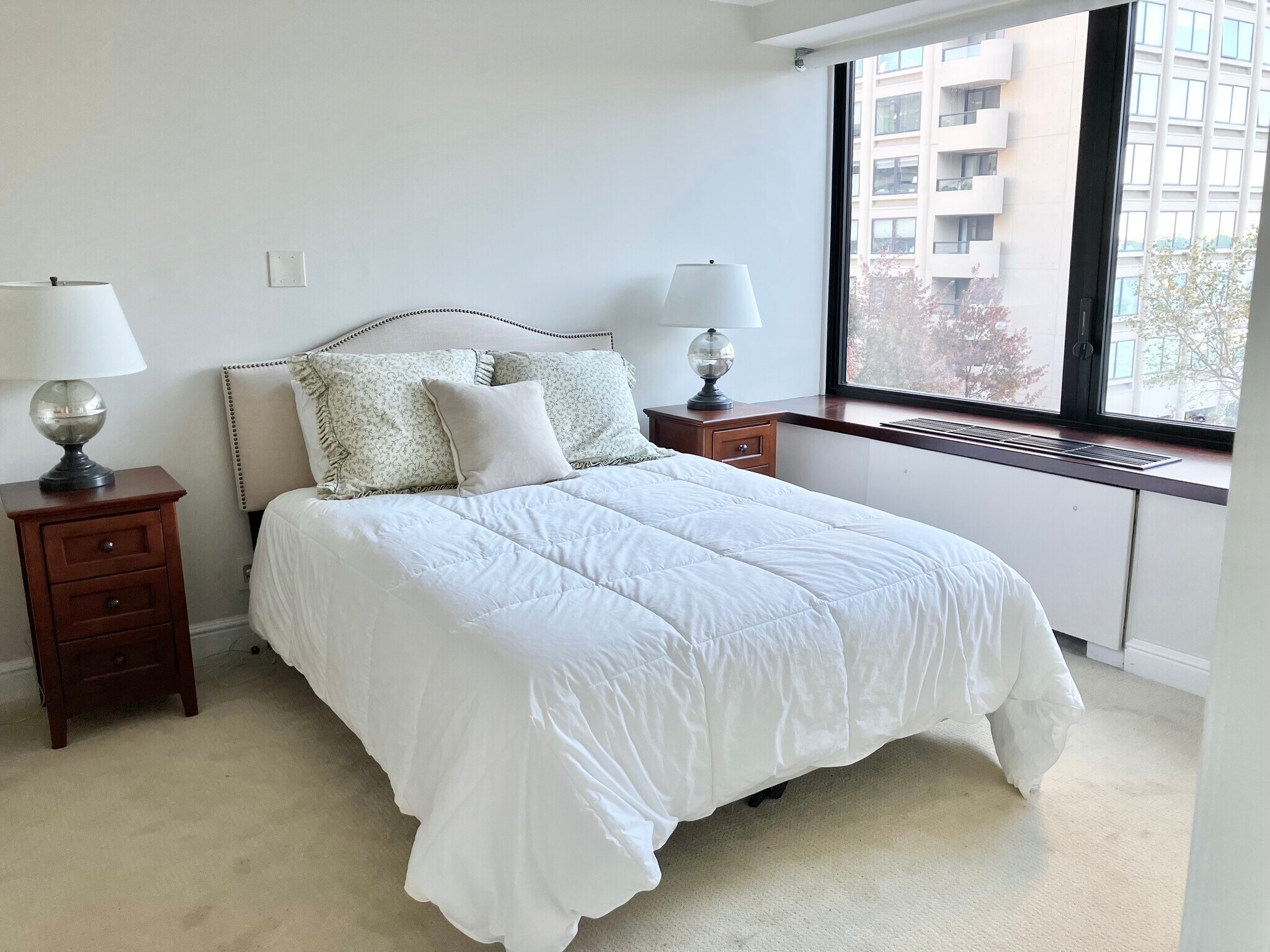 Building Photo - 65 E India Row