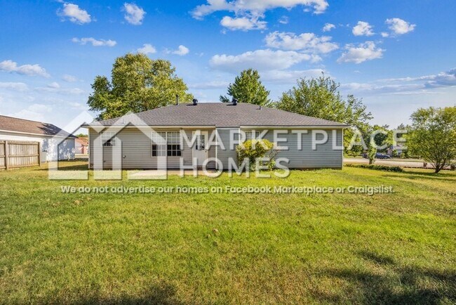 Building Photo - 490 Aster Ave