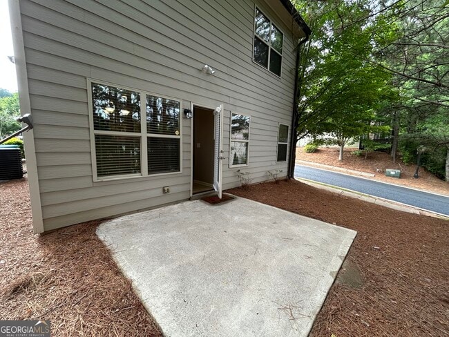 Building Photo - 607 Summit Pt