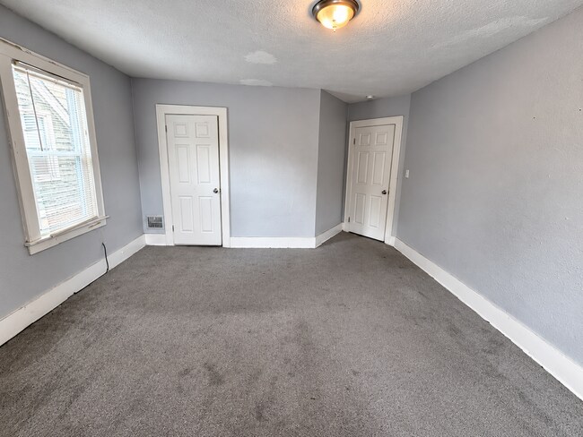 Building Photo - 4368 Buckingham